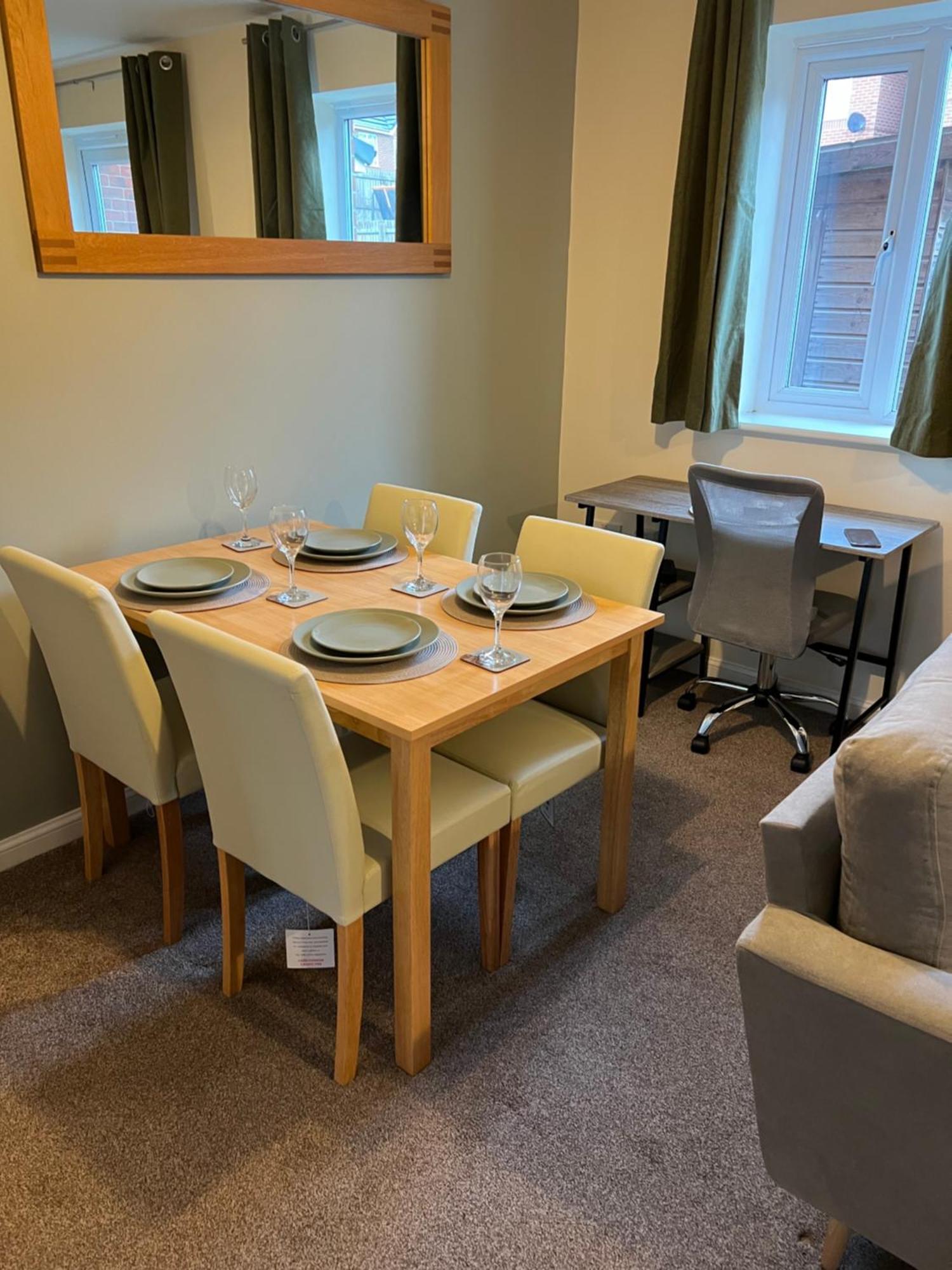 Villa Modern Semi Detached In A Quiet Location, Driveway Parking à Ewloe Extérieur photo