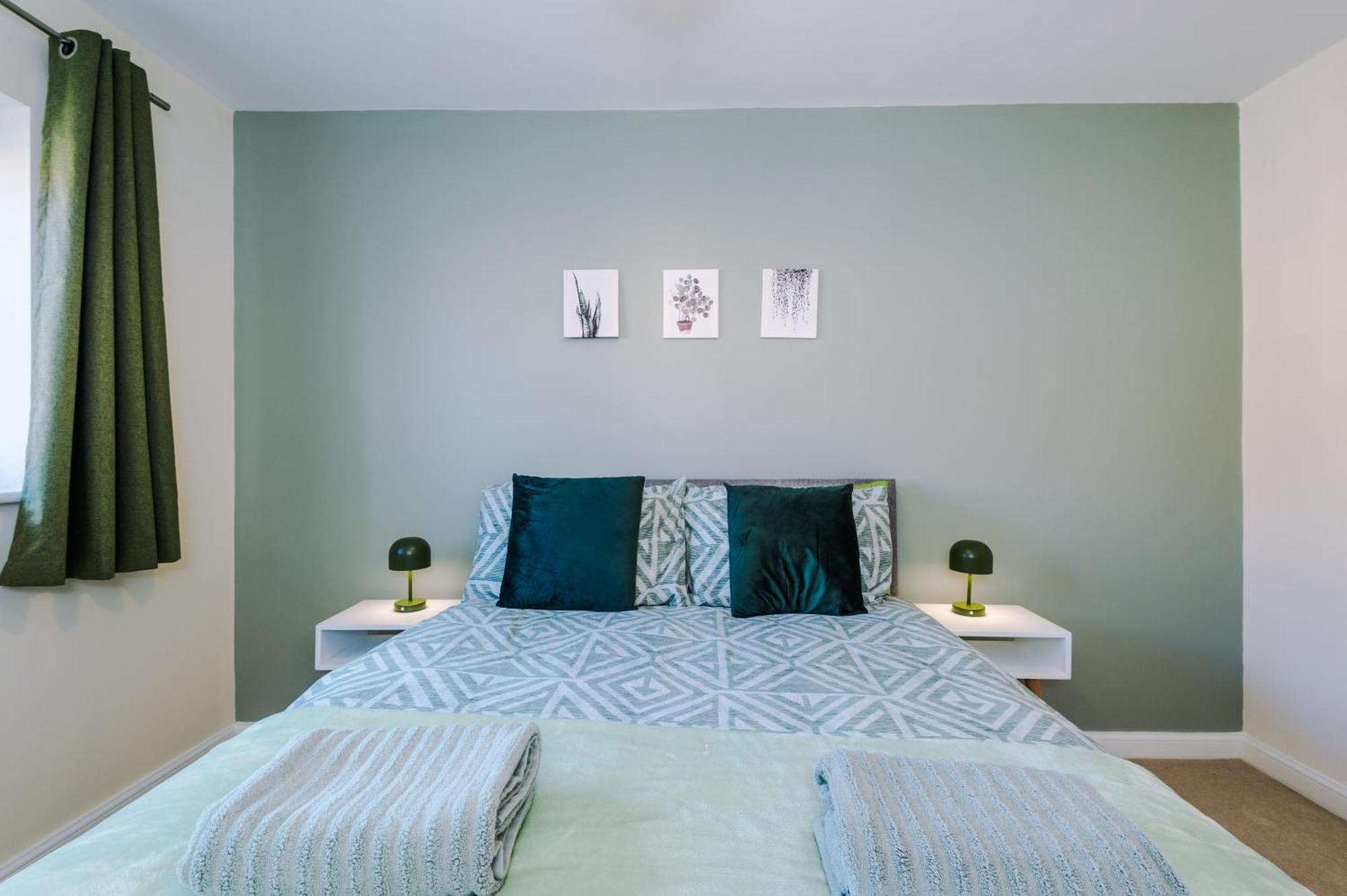Villa Modern Semi Detached In A Quiet Location, Driveway Parking à Ewloe Extérieur photo