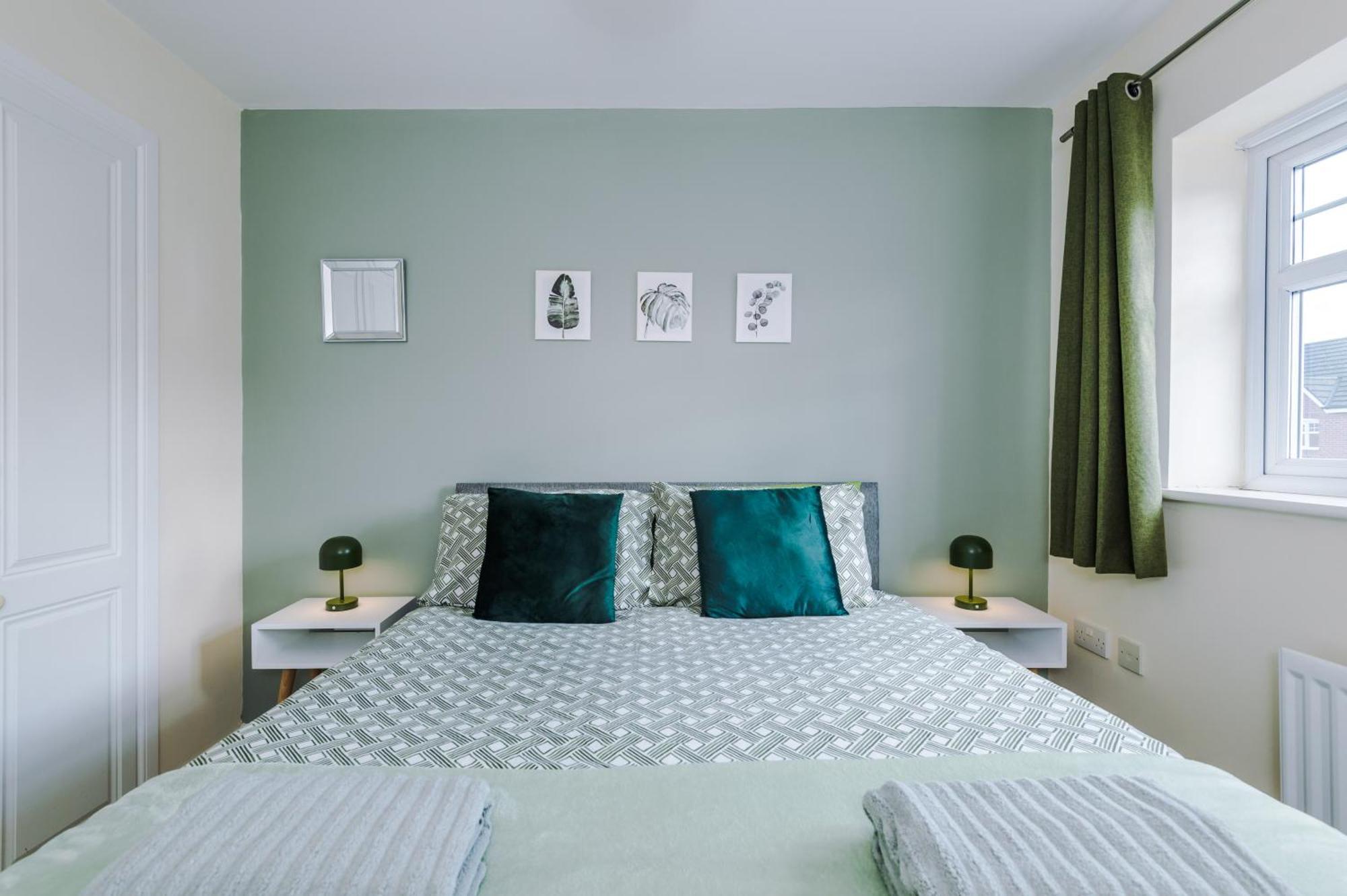 Villa Modern Semi Detached In A Quiet Location, Driveway Parking à Ewloe Extérieur photo