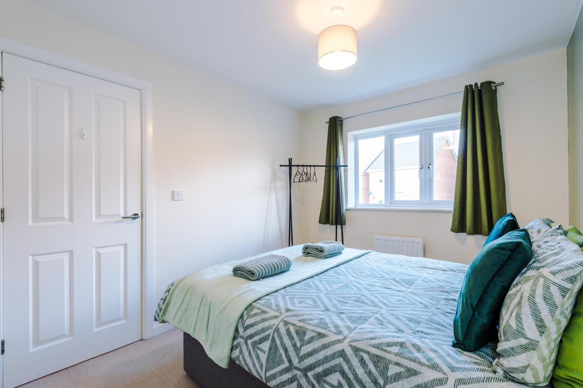 Villa Modern Semi Detached In A Quiet Location, Driveway Parking à Ewloe Extérieur photo