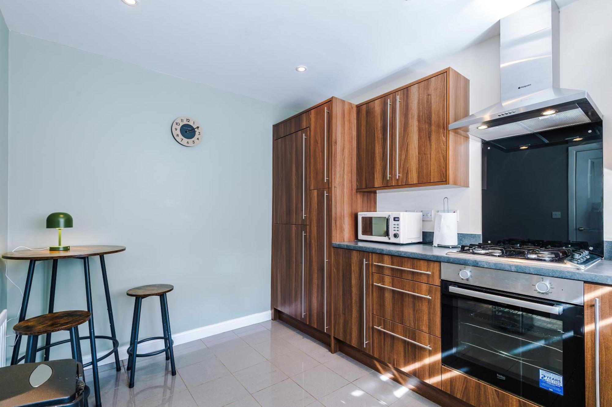Villa Modern Semi Detached In A Quiet Location, Driveway Parking à Ewloe Extérieur photo