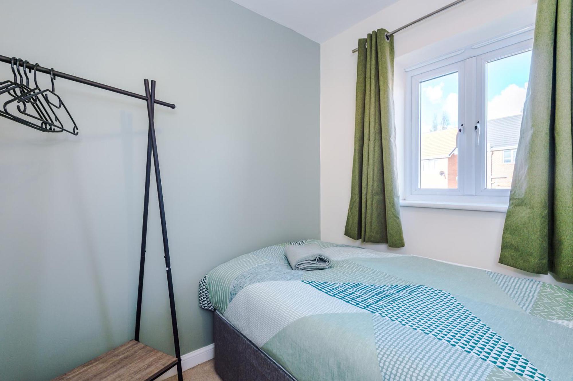Villa Modern Semi Detached In A Quiet Location, Driveway Parking à Ewloe Extérieur photo